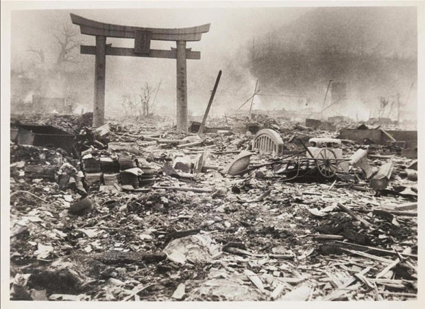 Imagem de Nagasaki após bombardeamento nuclear em 1945 (Foto: Yosuke Yamahata/Divulgação Bonhams)