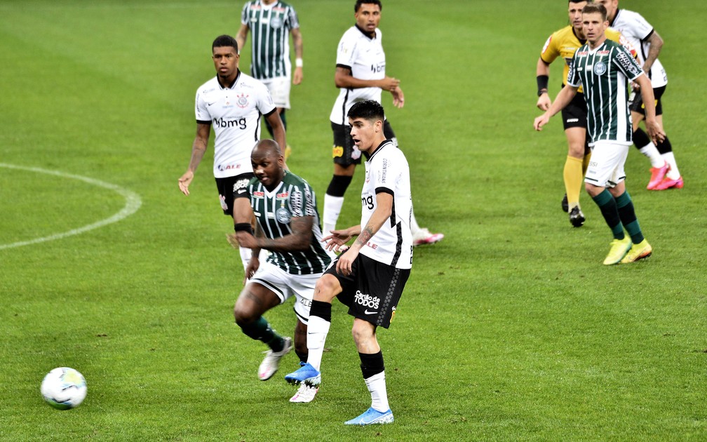 Araos em Corinthians x Coritiba — Foto: Marcos Ribolli