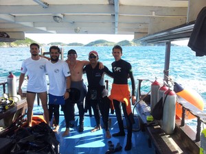 Equipe fez expedição para encontrar o peixe que tinha sido visto durante mergulho (Foto: Associação de Mergulho / Divulgação)