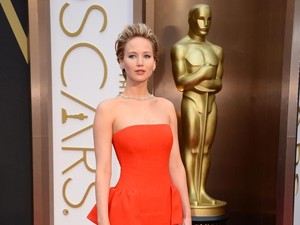Jennifer Lawrence no tapete vermelho (Foto: AP)