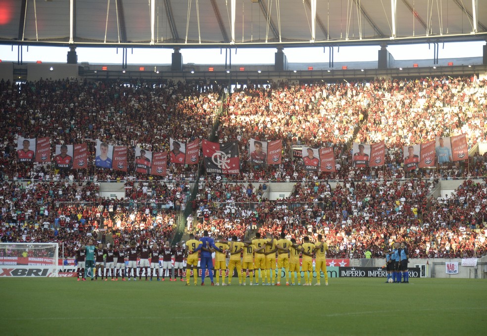 Homenagem a garotos do Ninho em Flamengo x Madureira — Foto: André Durão