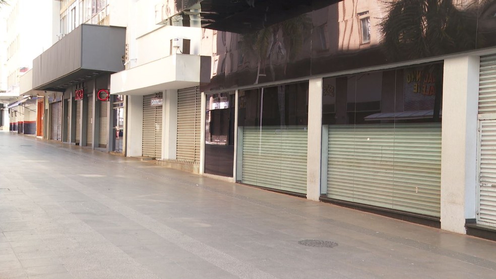 Com&eacute;rcio fechado em Ribeir&atilde;o Preto, SP &mdash; Foto: Reprodu&ccedil;&atilde;o/EPTV