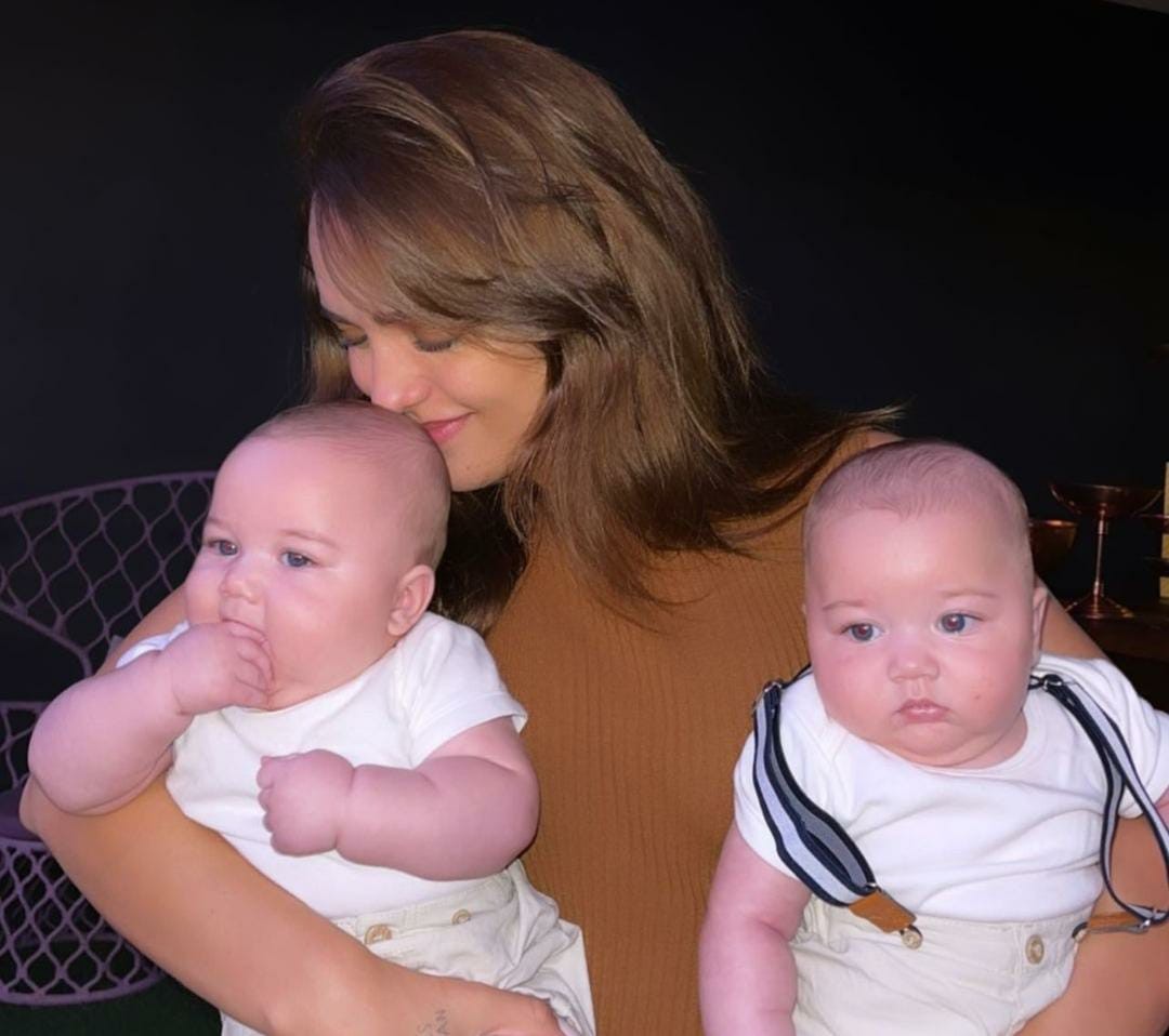 Rafa Kalimann posa com bebês e cita desejo de ser mãe (Foto: Reprodução/Instagram)