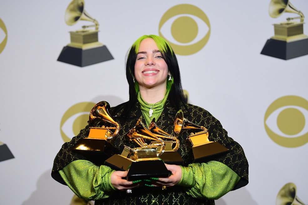 Billie Eilish ganhou cinco estatuetas no Grammy 2020, entre elas as quatro maiores categorias da noite — Foto: FREDERIC J. BROWN / AFP