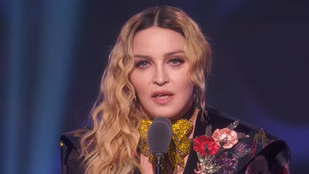 Madonna discursa ao ganhar o prêmio "Mulher do Ano", da Billboard, em 2016 (Foto: Reprodução/YouTube)