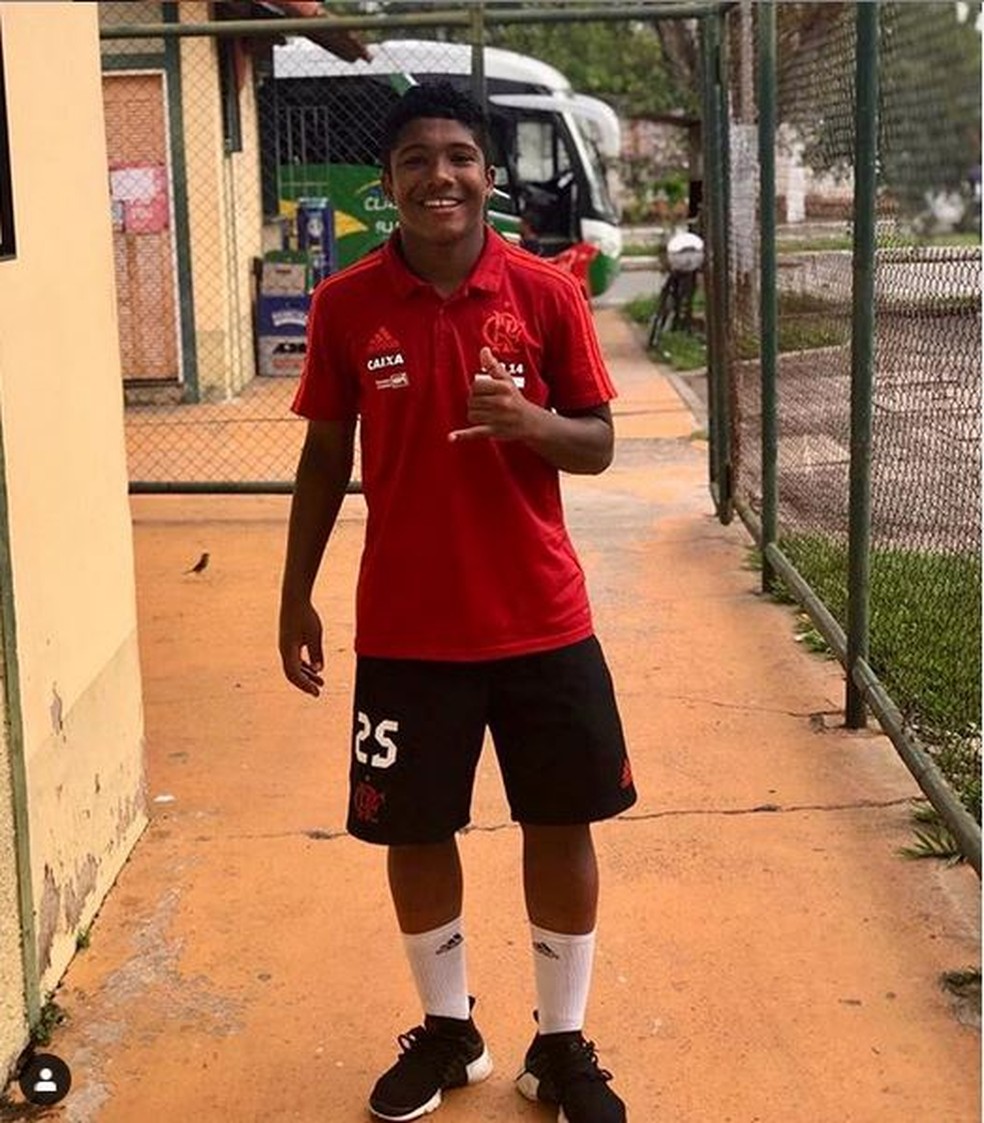 Vitor Isaías era atleta das divisões de base do Flamengo — Foto: Reprodução/Facebook