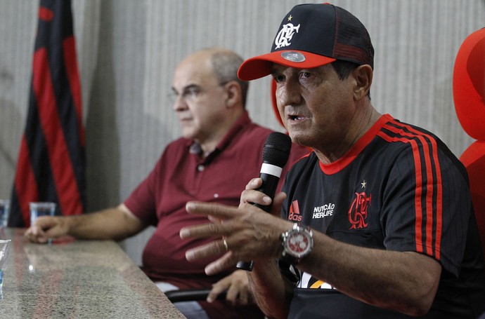 Muricy concede entrevista ao lado de Eduardo Bandeira de Mello, Flamengo (Foto: Gilvan de Souza/Fla Imagem) Muricy concede entrevista ao lado de Eduardo Bandeira de Mello, Flamengo (Foto: Gilvan de Souza/Fla Imagem)