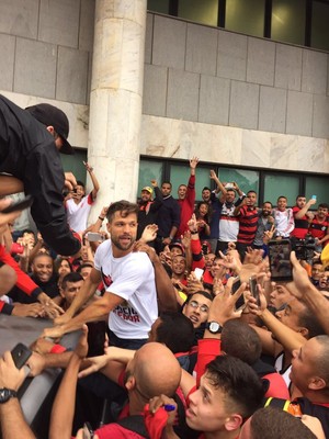 Vice do Fla elogia Diego, mas admite que jogador não chega no seu auge