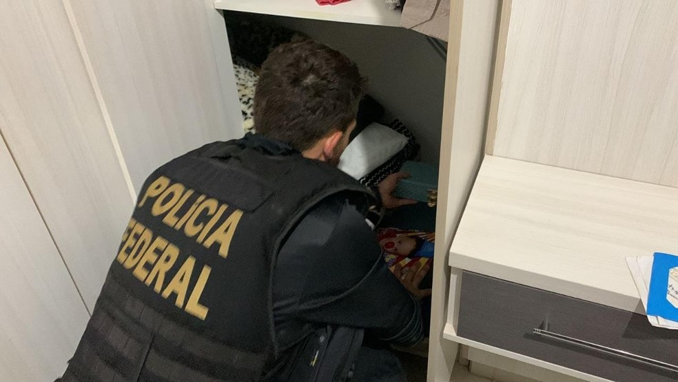 Polícia cumpre dois mandados de busca e apreensão em Cuiabá — Foto: Polícia Federal