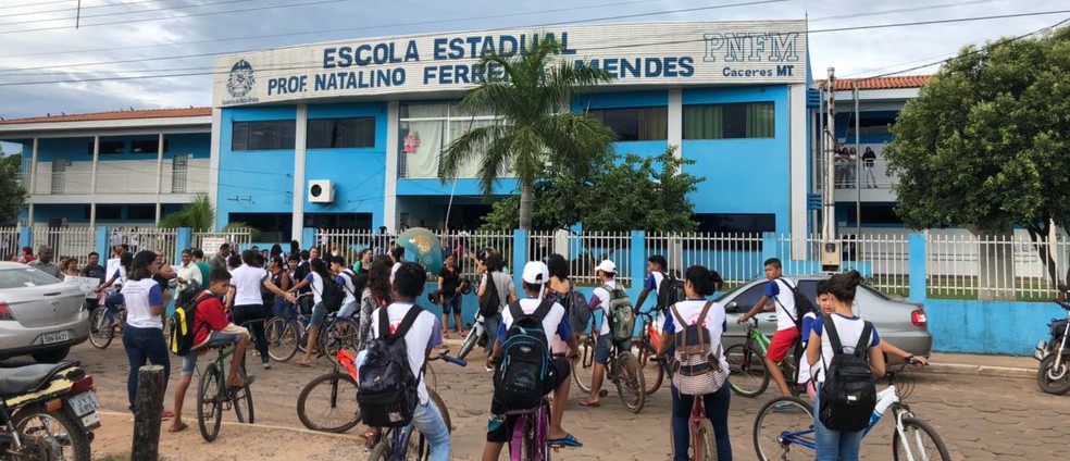 Alunos foram orientados e levar lanche para escola (Foto: Luana Santana/Centro América FM)
