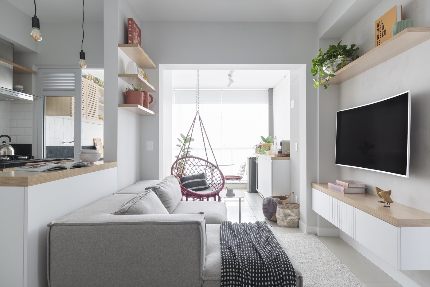 Apartamento de 47 m² ganha decoração prática após reforma rápida - Casa  Vogue | Smart