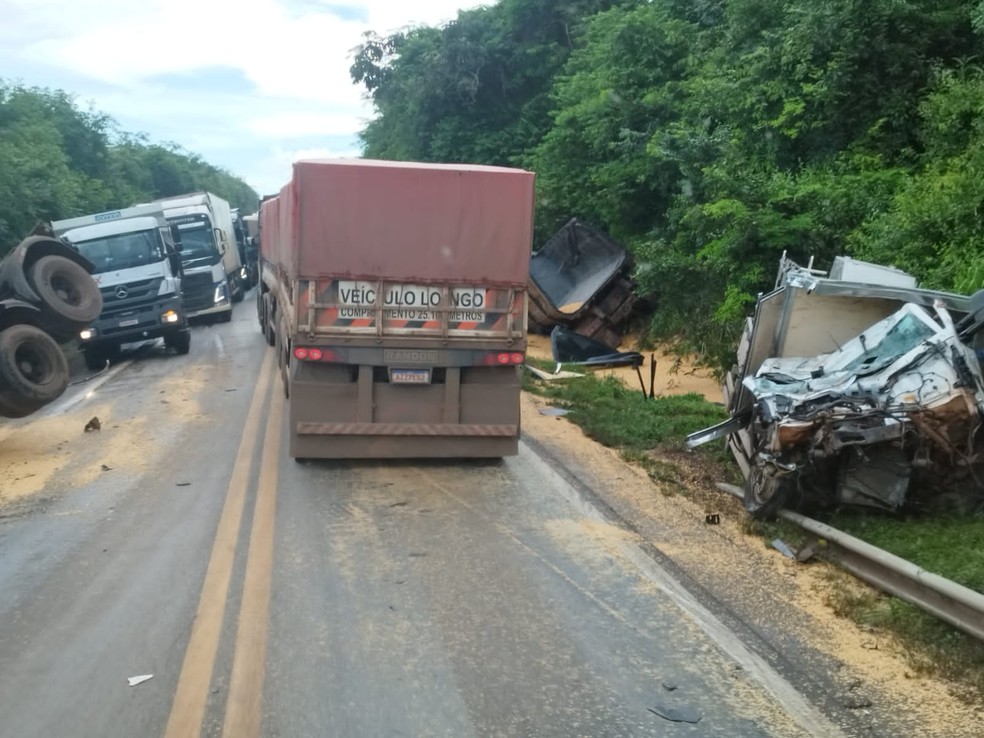 Acidente na BR-163 deixa trânsito interditado  — Foto: Cedida