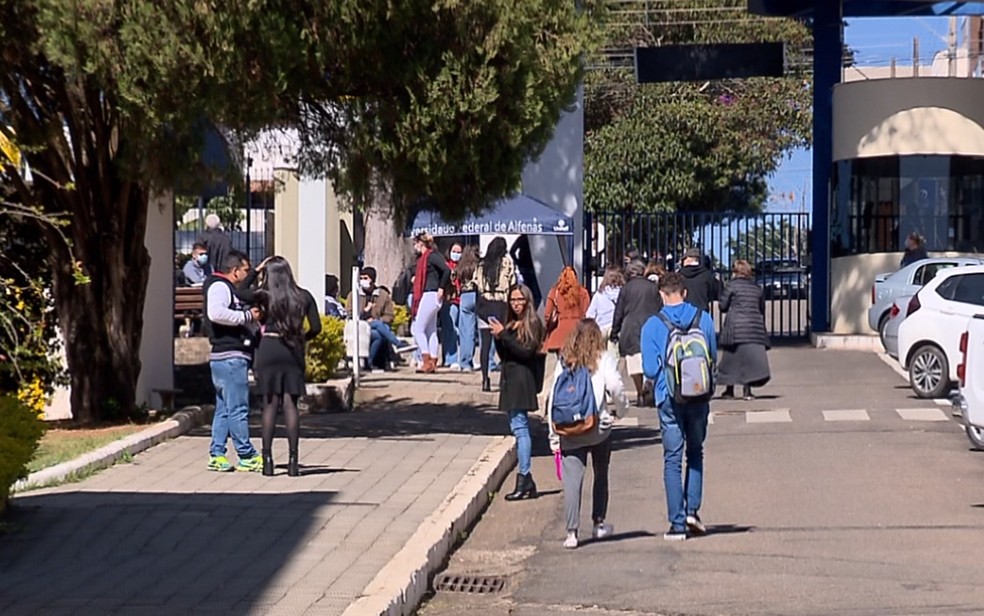 Unifal-MG comemora retorno de mais de 5 mil alunos às aulas 100% presenciais em Alfenas, MG — Foto: Reprodução EPTV