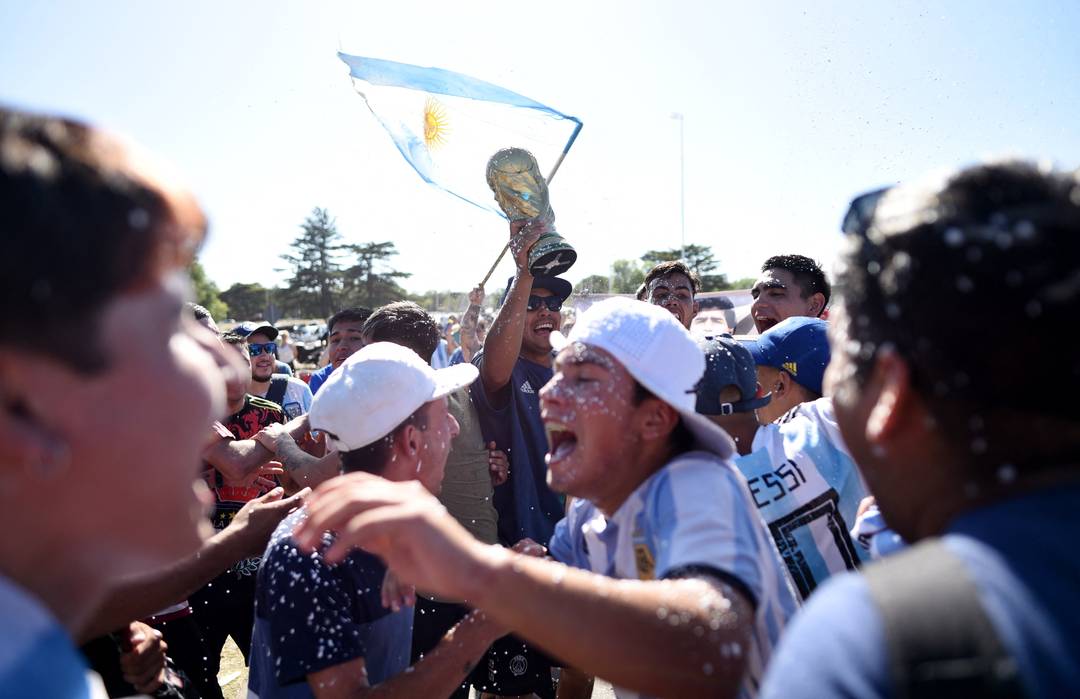 Torcida da Argentina no Obelisco na festa do tri da Copa do Mundo