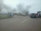 Caminhoneiros fecham BR-153 e queimam pneus em protesto no TO