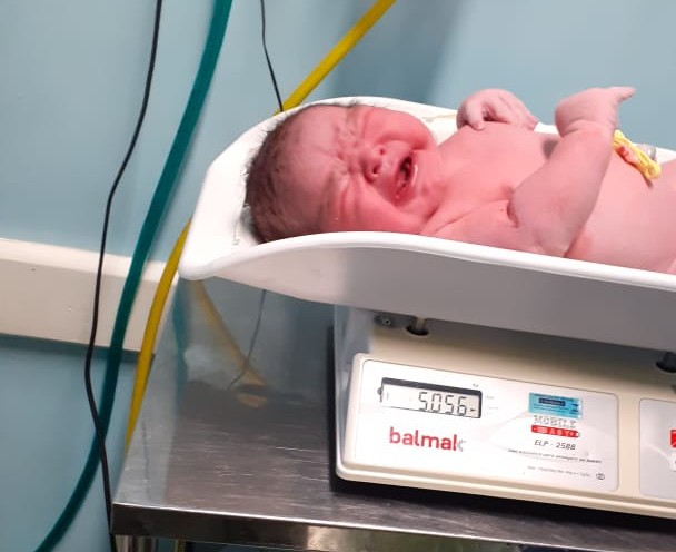 Bebê nasce com mais de 5 kg em SC: 'Esperava que viria grande', diz mãe