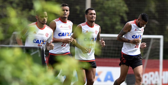 Jornalista acha hipócrita punição de atletas do Fla: Jogaram para a galera