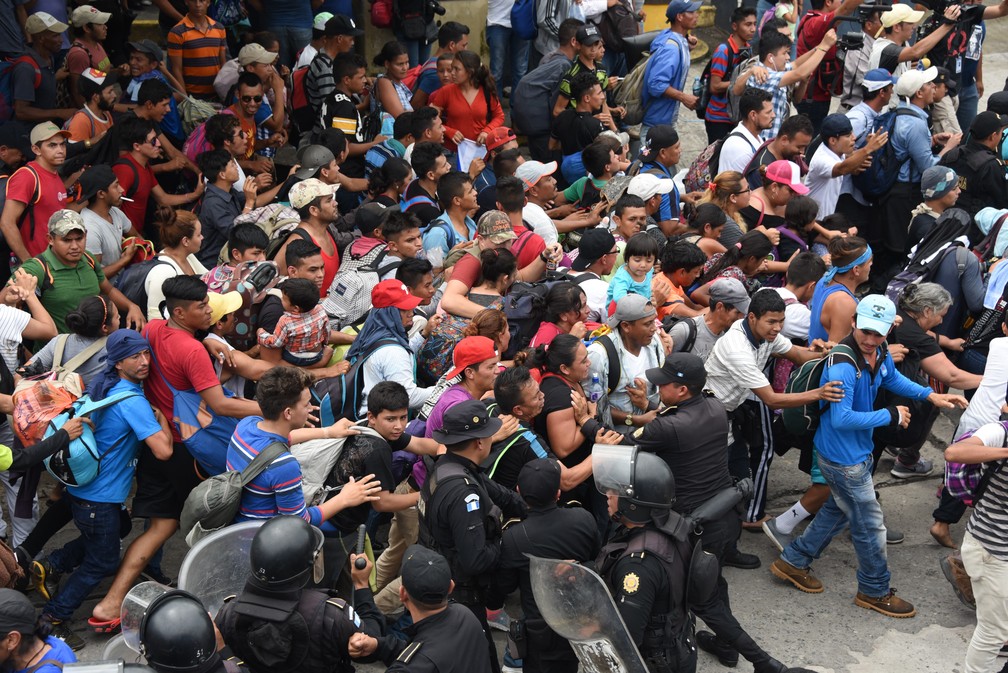 Imigrantes Hondurenhos Que Viajam Em Caravana Rumo Aos Eua Atravessam Para O Mexico Mundo G1