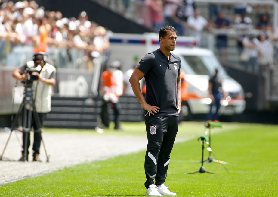 Fernando Lázaro foi anunciado como técnico do Corinthians no dia 20 de novembro
