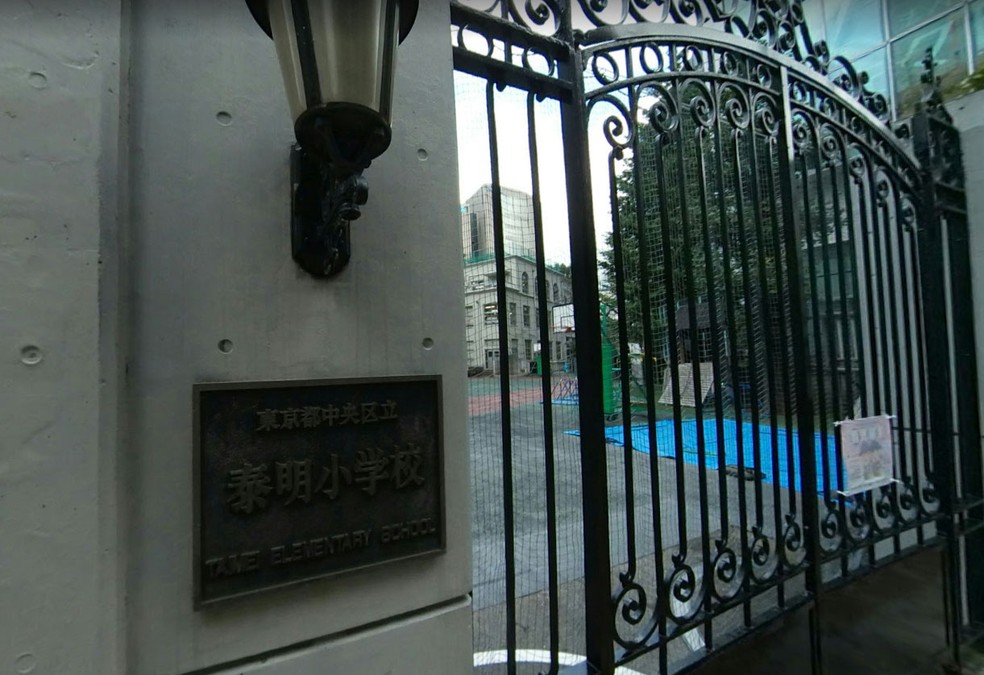 Fachada da Escola Primária Taimei, em Tóquio. (Foto: Google Maps)