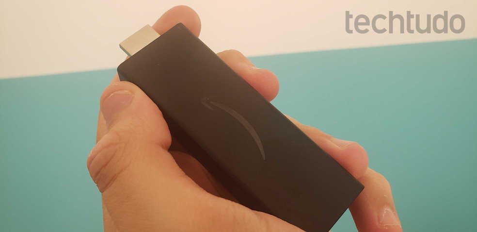 Fire TV Stick (4K) também é compatível com a Alexa — Foto: Yuri Hildebrand/TechTudo