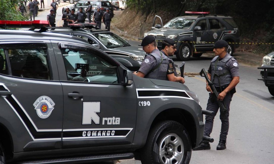 Policial da Rota é morto a tiros no Guarujá (SP) e agentes fazem operação
