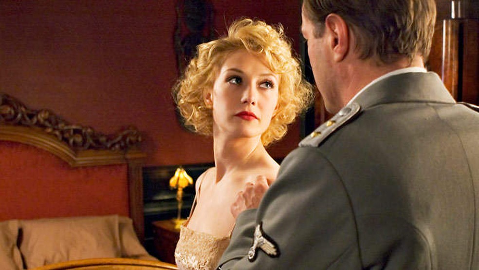 Cena do filme "A Espiã", de Paul Verhoeven — Foto: Reprodução