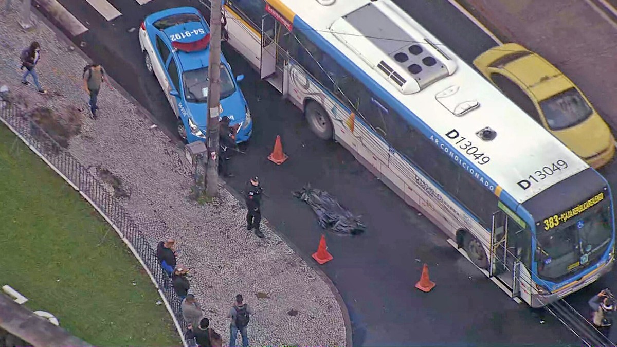 PM de folga reage a tentativa de assalto a ônibus no Maracanã; um suspeito morreu, e outro fugiu