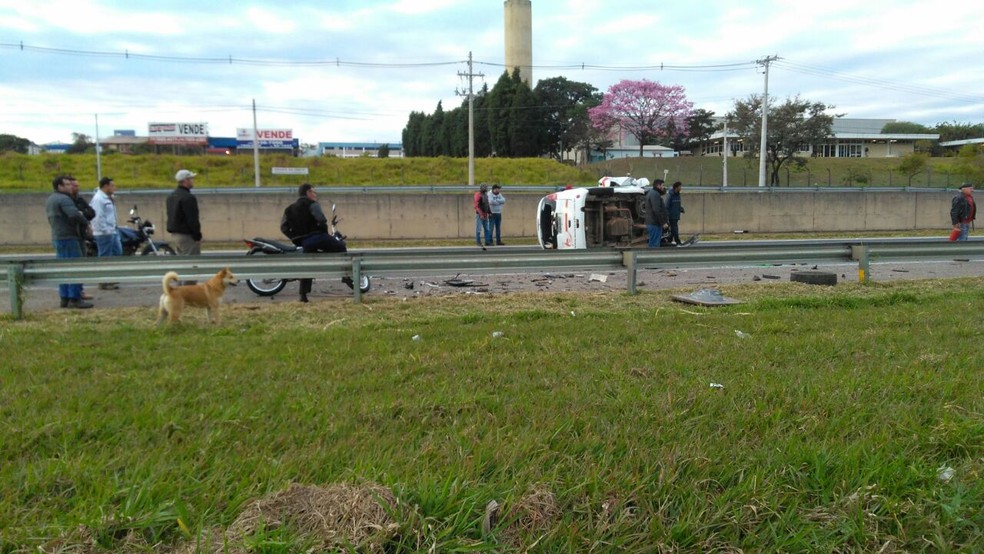 Concessionária que administra a rodovia registrou quatro quilômetros de lentidão após acidente com vítimas fatais (Foto: Fábio Júnior da Silva)