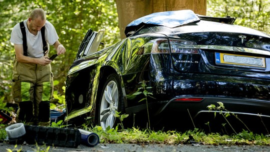 Carros da Tesla acumulam defeitos, acidentes e manobras questionáveis da empresa