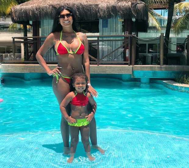 MC Pocahontas e a filha, Vitória (Foto: Reprodução/ Instagram)