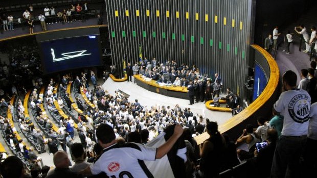 Torcida do Santos na sessão solene na Câmara dos Deputados (Foto: Agência Câmara)