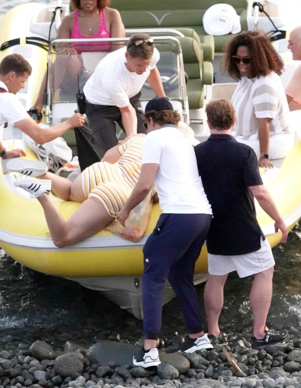 Photo © 2019 Mega/The Grosby GroupSpain: Lagencia Grosby*EXCLUSIVE* Panarea, Italy, August 02, 2019. Oprah Winfrey, Bradley Cooper, Orlando Bloom and Katy Perry visiting Panarea, and taking a rubber-boat trip to a natural area forbidden to motor-boat (Foto: Mega/The Grosby Group)