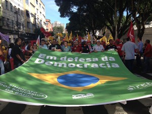 Movimentos sociais em novo ato pró-governo em Salvador (Foto: Henrique Mendes/G1 BA)