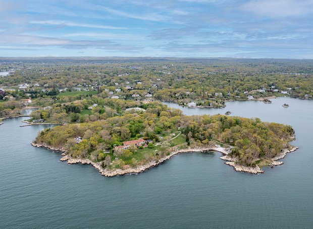 Subúrbio americano tenta comprar ilha no valor de R$ 500 milhões localizada na própria cidade (Foto: Douglas Elliman / Reprodução)