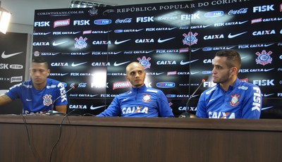 Ralf, Fábio Santos e Renato Augusto Corinthians (Foto: Rodrigo Faber/GloboEsporte.com)