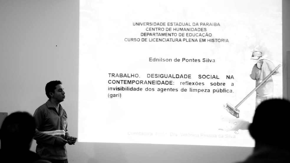 estudo de ednilson foi voltado para a profissao que exerce na paraiba a de gari - Gari veste farda ao defender TCC na Paraíba sobre 'invisibilidade' da profissão: 'Ser a voz de tantos'