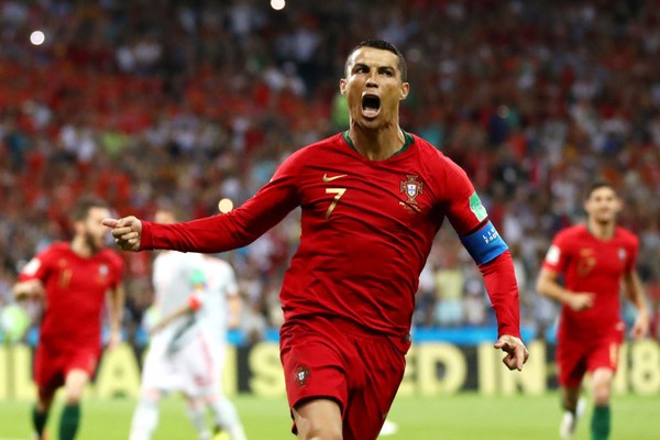 Cristiano Ronaldo comemora um de seus gols contra a Espanha na Copa da Rússia (Foto: Getty)