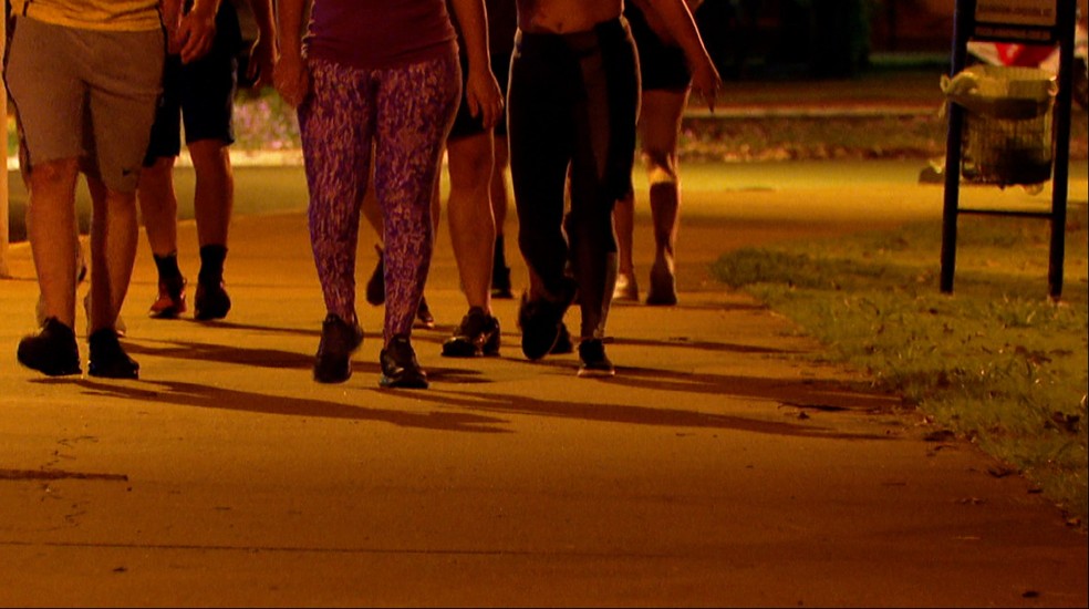 Reportagem flagra aglomera&ccedil;&atilde;o de pessoas em Ribeir&atilde;o Preto (SP) &mdash; Foto: EPTV/Reprodu&ccedil;&atilde;o