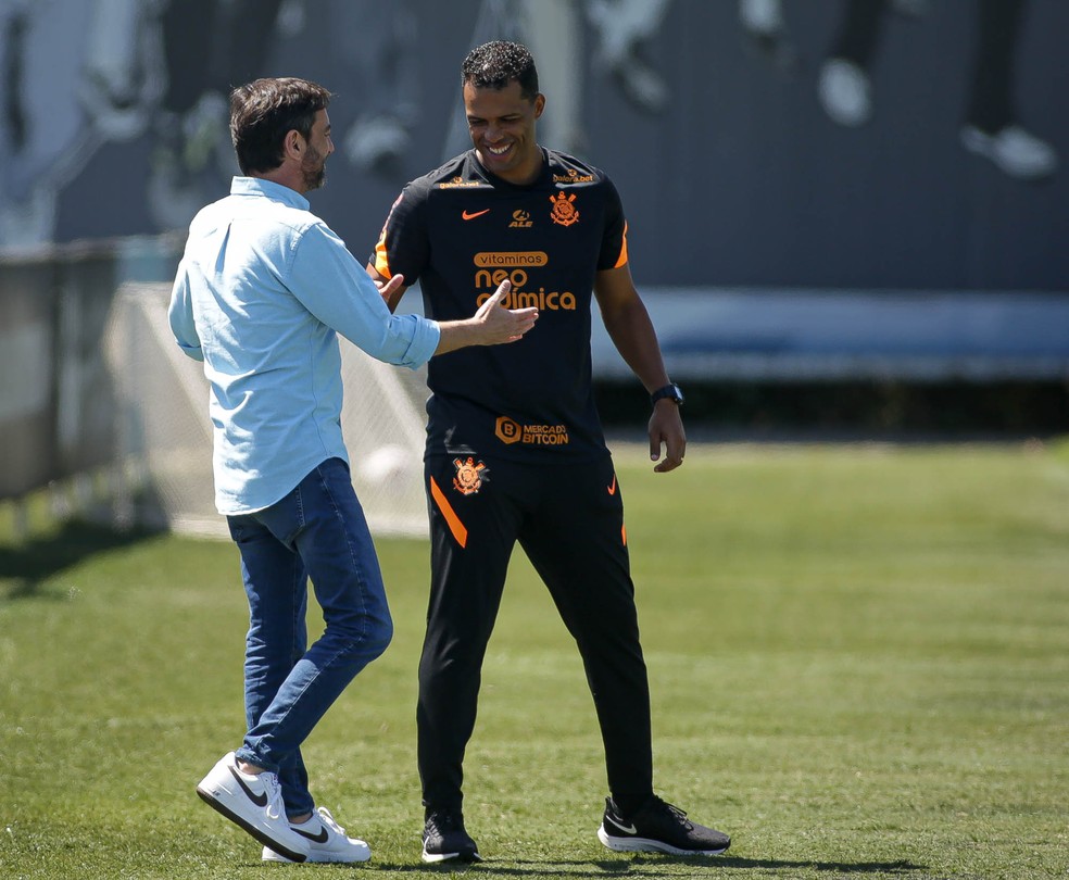 Técnico Fernando Lázaro e o presidente do Corinthians, Duilio Monteiro Alves — Foto: Rodrigo Coca / Ag.Corinthians