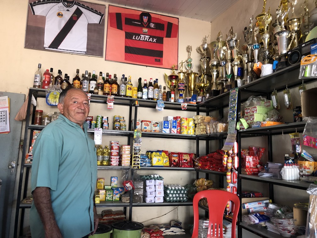 Litígio de terras entre Ceará e Piauí gera dúvida entre moradores; o comerciante Luís quer saber de que cidade será morador caso áreas do Ceará passem a pertencer ao Piauí — Foto: André Teixeira/g1