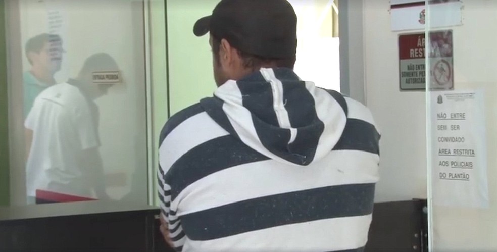 Suspeito afirmou que agrediu, mas alegou legítima defesa (Foto: TV Claret)