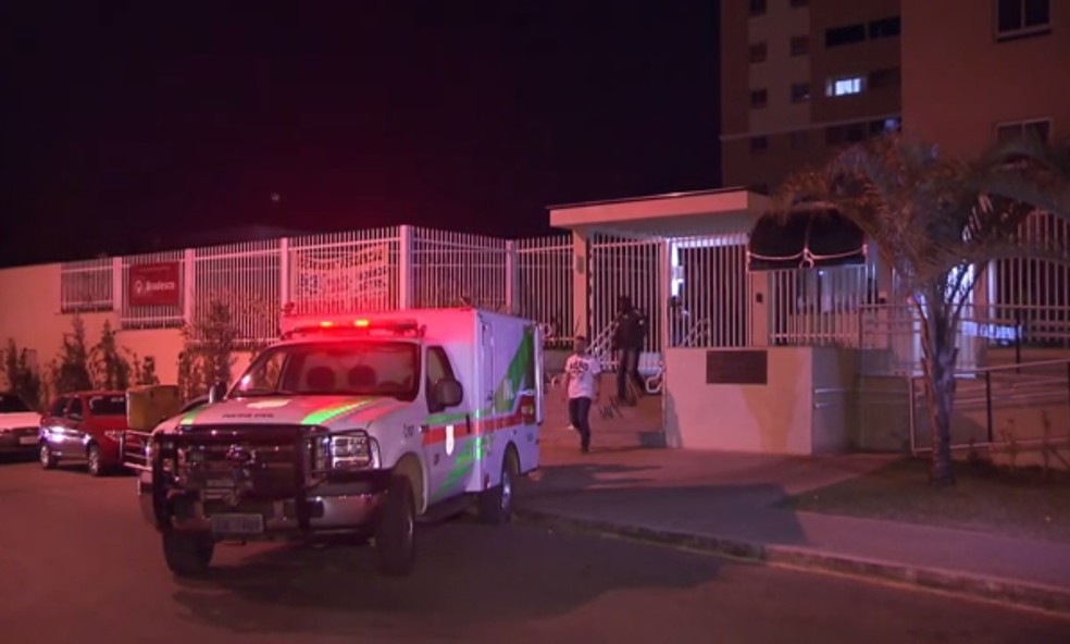 Apartamento onde PM reformado matou vizinho por causa de briga em aplicativo de conversa (Foto: TV Globo/Reprodução)