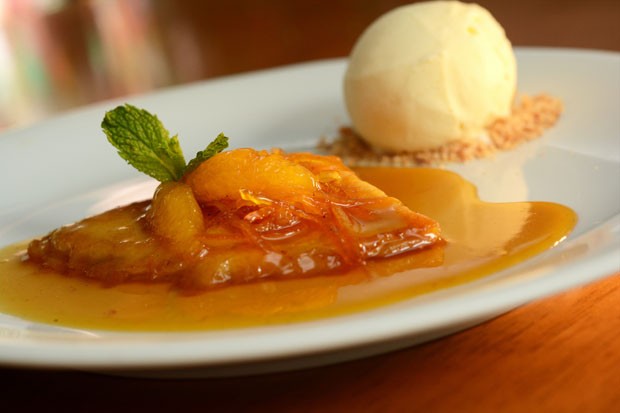 Crepe suzette: aprenda receita do doce flambado com laranja (Foto: Divulgação)