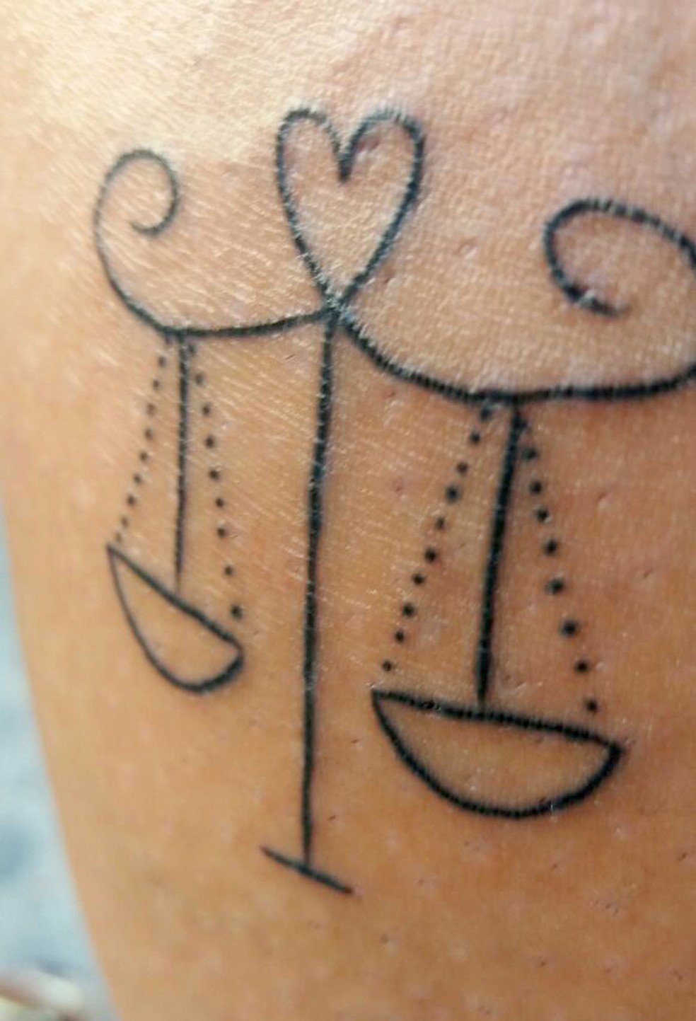 Solange Freitas Mostra Suas Tatuagens E Revela O Significado Delas Tv Tribuna Rede Globo Balança da justiça feitas especialmente para você. solange freitas mostra suas tatuagens e