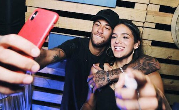 Bruna Marquezine e Neymar em Noronha (Foto: Raul Aragão)