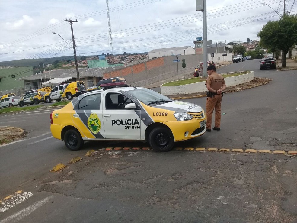 Polícia Militar (PM) monitora área no entorno da cadeia pública de Telêmaco Borba por conta da rebelião. (Foto: Adam Gabriel dos Santos/Arquivo pessoal)