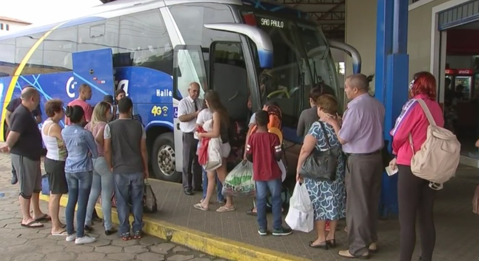 Ã”nibus voltam a trafegar em Terminal RodoviÃ¡rio de Itapetininga (Foto: ReproduÃ§Ã£o/TV TEM)