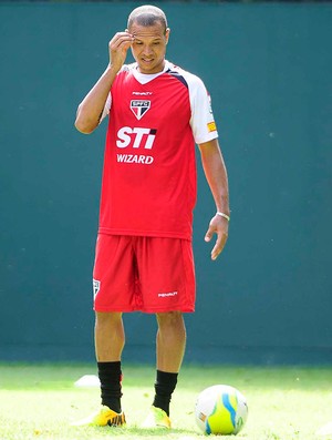 Diretoria do São Paulo sofre para encontrar reserva de Luis Fabiano