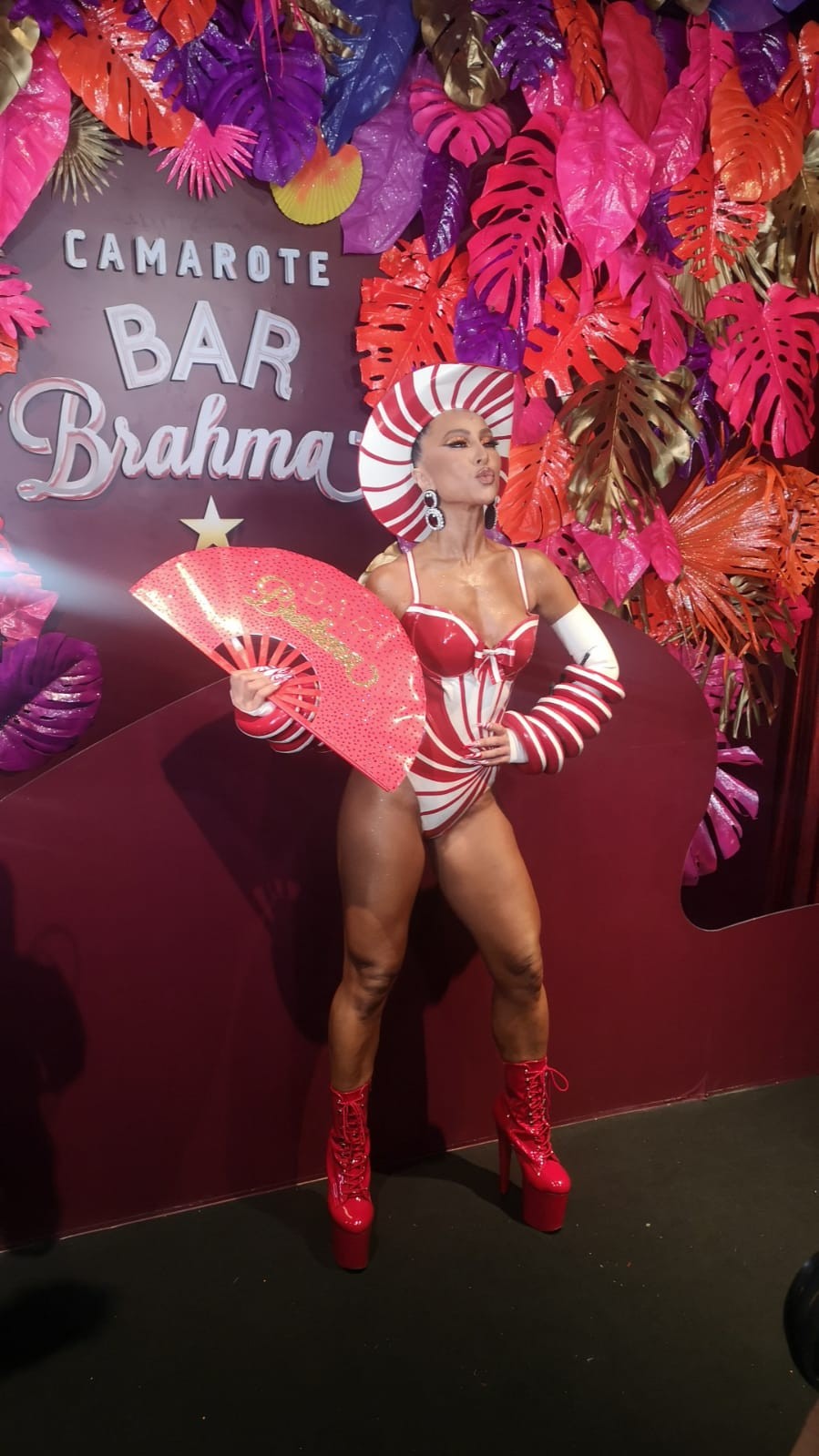 Sabrina Sato em camarote do Carnaval de São Paulo — Foto: Quem